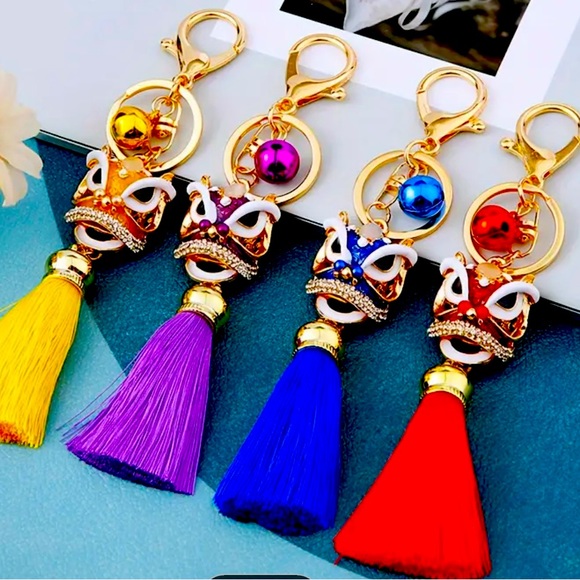 🐲 New! Lucky Dragon Head Tassel Keychain - Picture 1 of 2